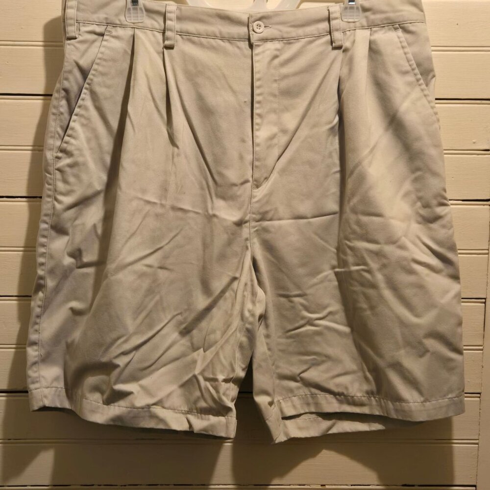 Knightsbridge Shorts Mens 38 Pleated Khaki 65% Polyester 35% Cotton Classic